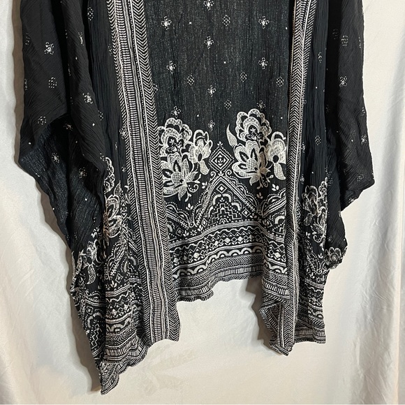 Black and White Cardigan - Picture 3 of 8